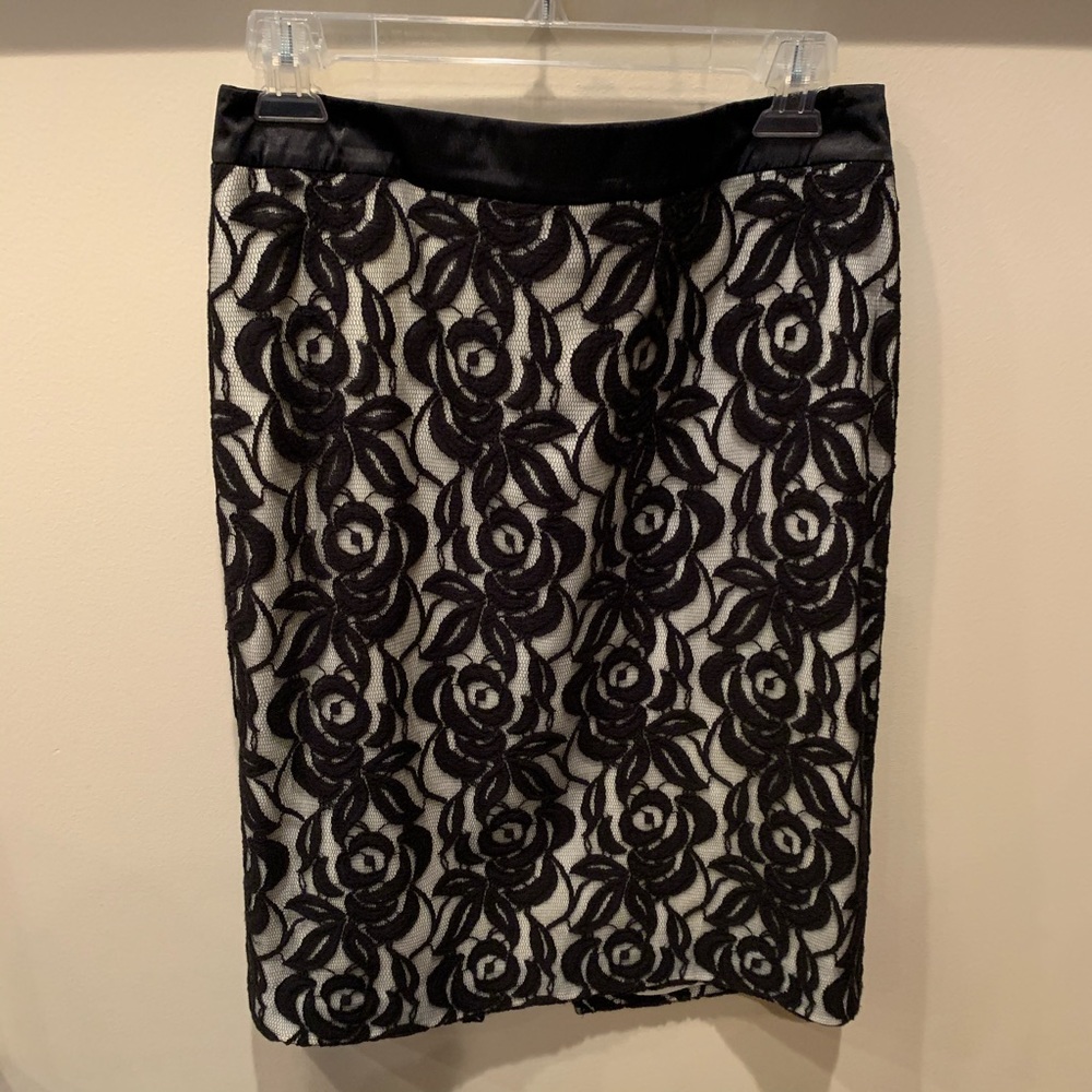 Lace skirt
